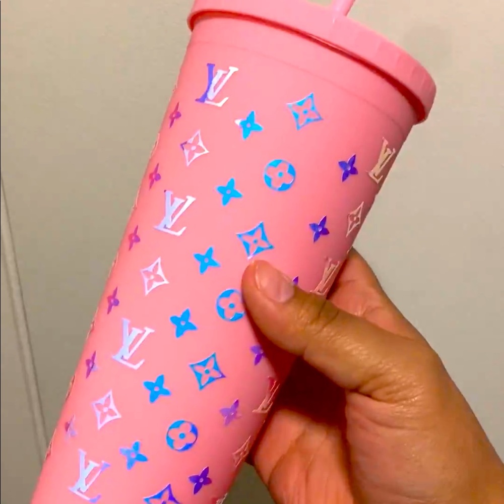 Custom/Personalized Tumblers. Great for gifting or to treat yourself 💕